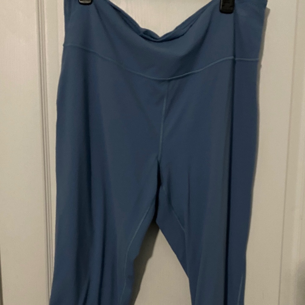 Lululemon Groove Super high rise crop 23” Nulu size 18